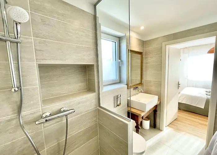 Maison Individuelle 100 M2, Jardin Et Parking Privé *