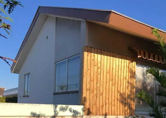 Hébergement de vacances Maison Individuelle 100 M2, Jardin Et Parking Privé