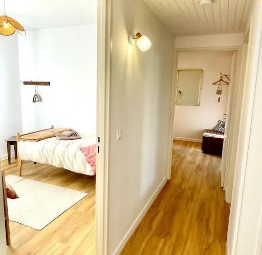 Hébergement de vacances Maison Individuelle 100 M2, Jardin Et Parking Privé *