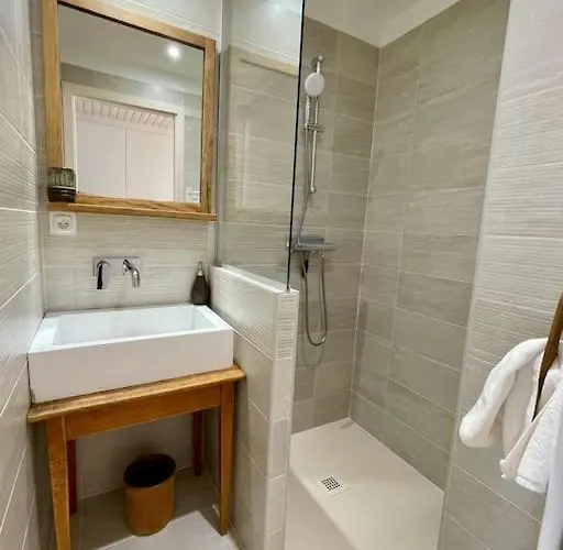 Maison Individuelle 100 M2, Jardin Et Parking Privé *