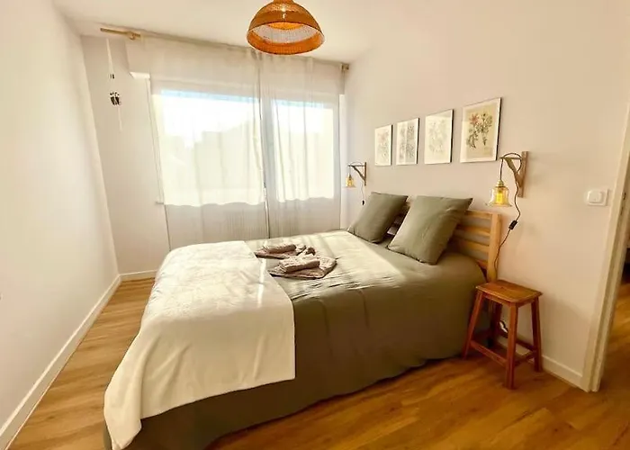 Maison Individuelle 100 M2, Jardin Et Parking Privé Hébergement de vacances *