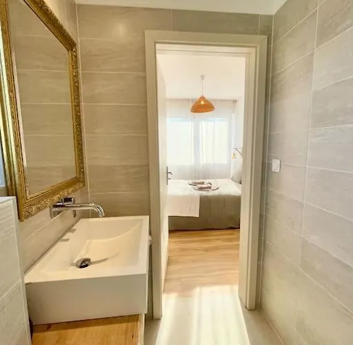 Hébergement de vacances Maison Individuelle 100 M2, Jardin Et Parking Privé