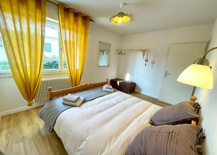 Maison Individuelle 100 M2, Jardin Et Parking Privé *